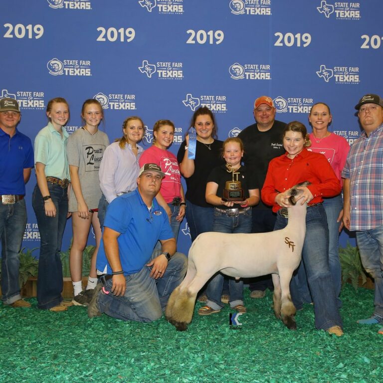 Savannah Whitt in winner's circle